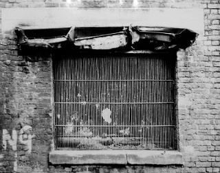 Window with grid 1981   Photography 30,5 x 24 cm