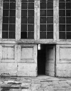 Big door 1984   Photography 24 x 30,5 cm